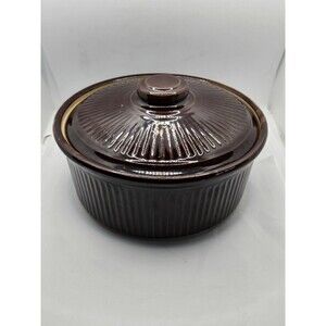 Vtg Dark Brown Stoneware Casserole w/lid Ribbed Design USA Made 8 1/4" D x 3.5"
